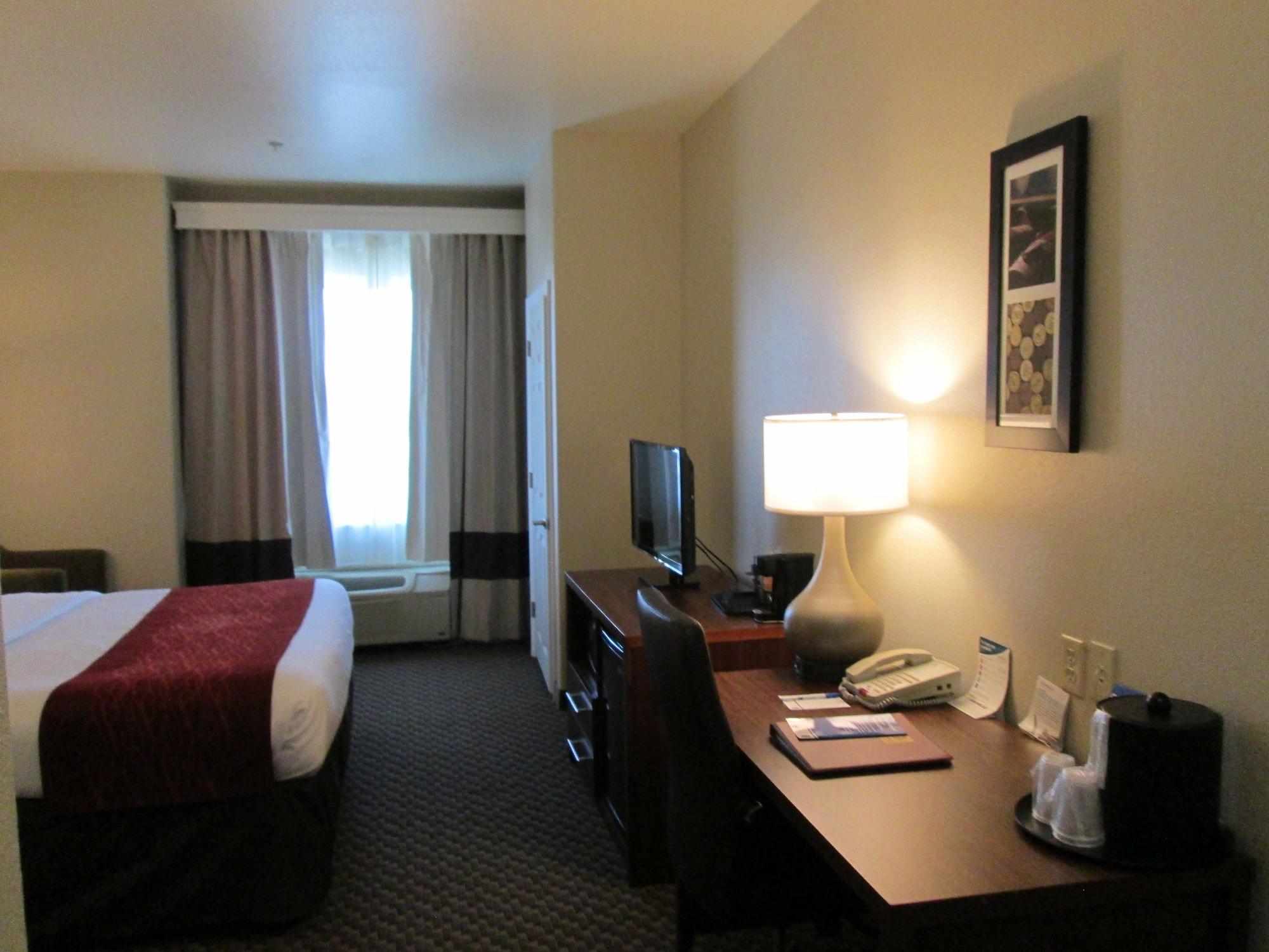 Comfort Inn & Suites Galt - Lodi North Extérieur photo