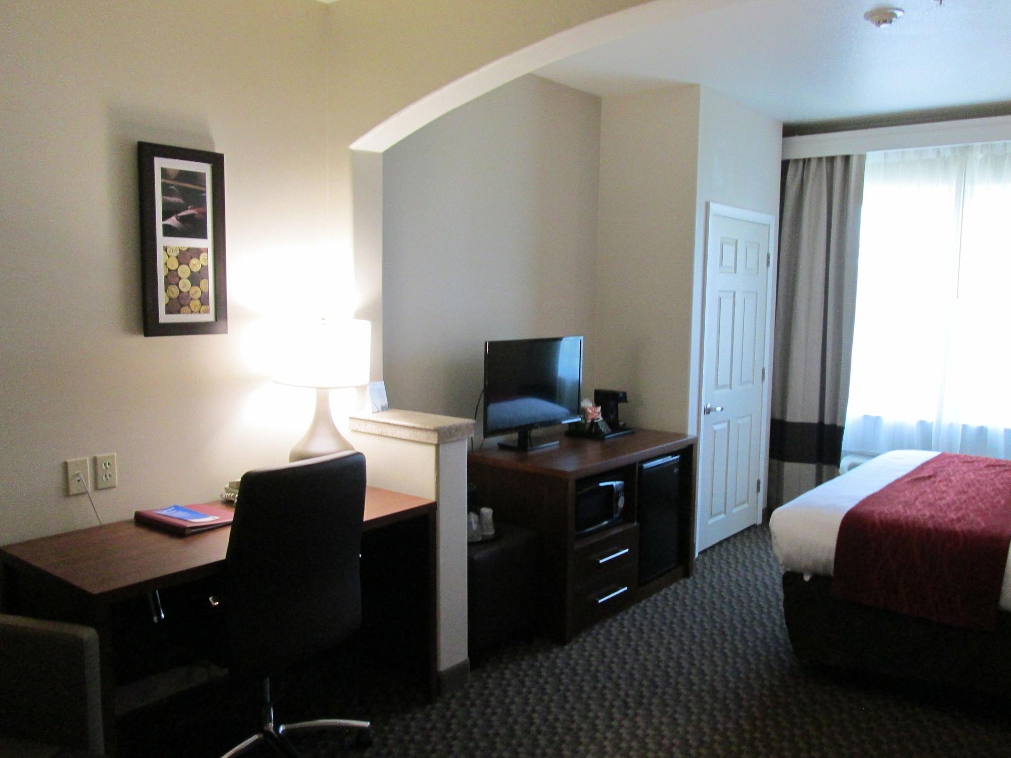 Comfort Inn & Suites Galt - Lodi North Extérieur photo