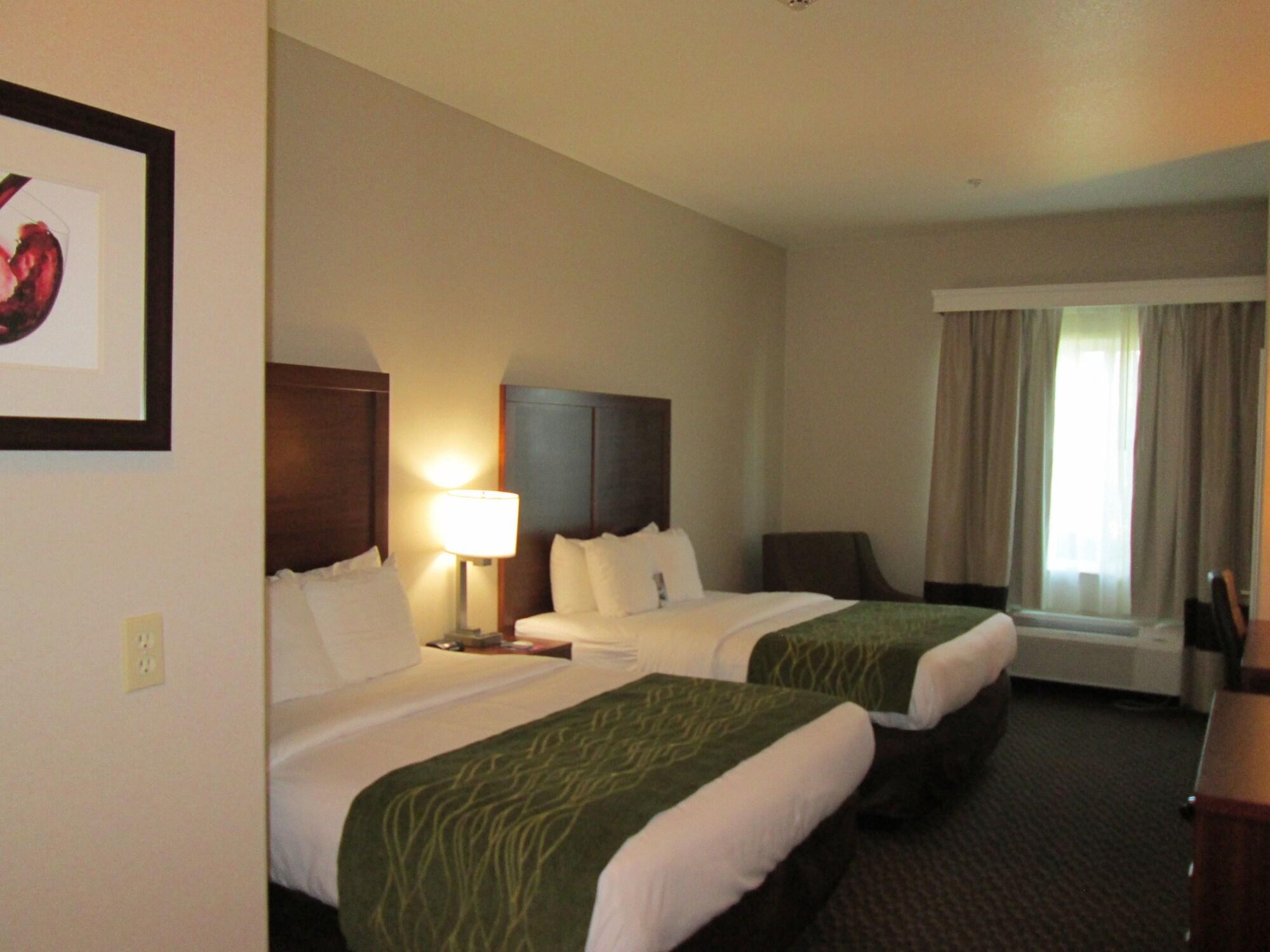 Comfort Inn & Suites Galt - Lodi North Extérieur photo