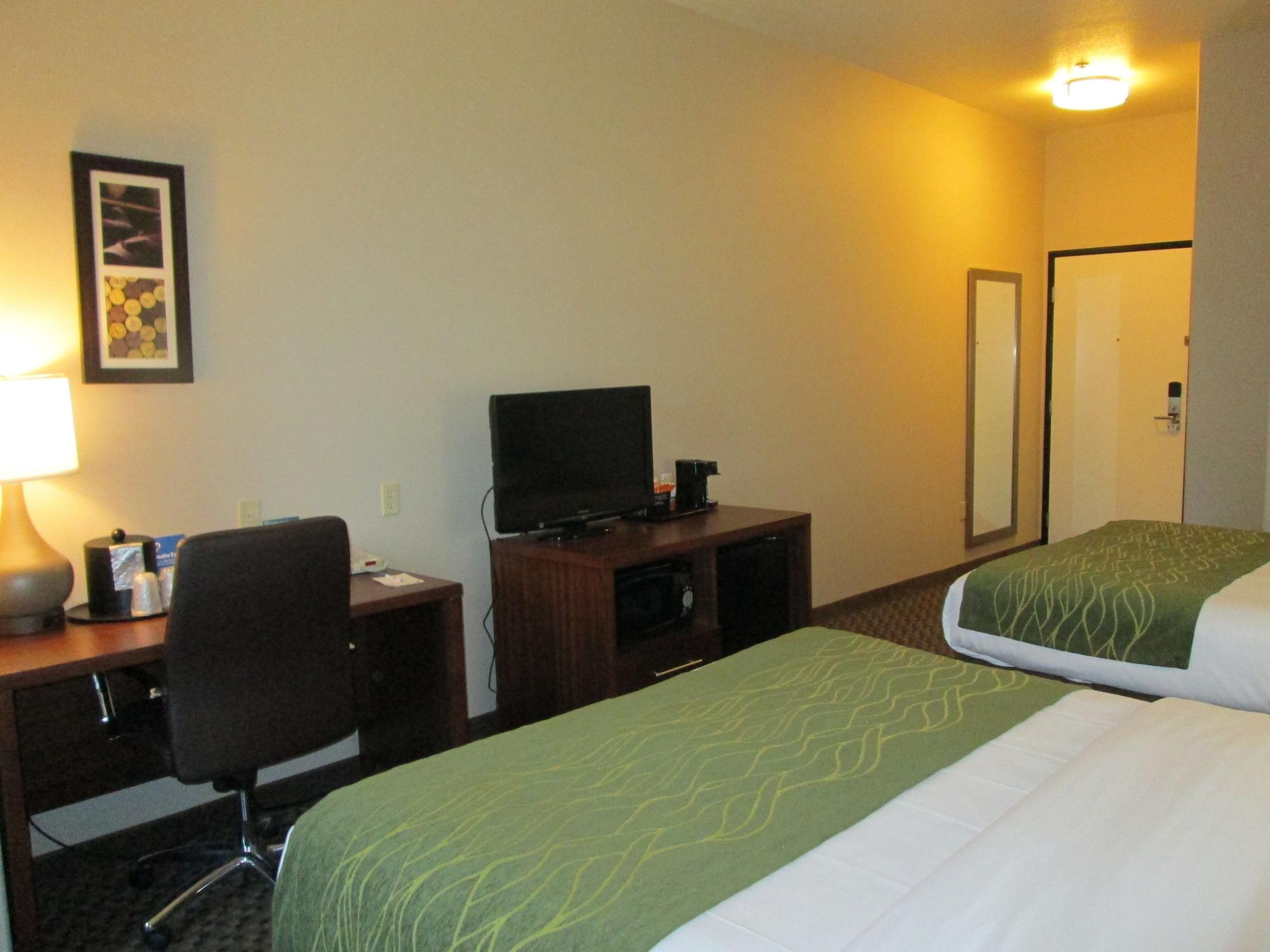 Comfort Inn & Suites Galt - Lodi North Extérieur photo
