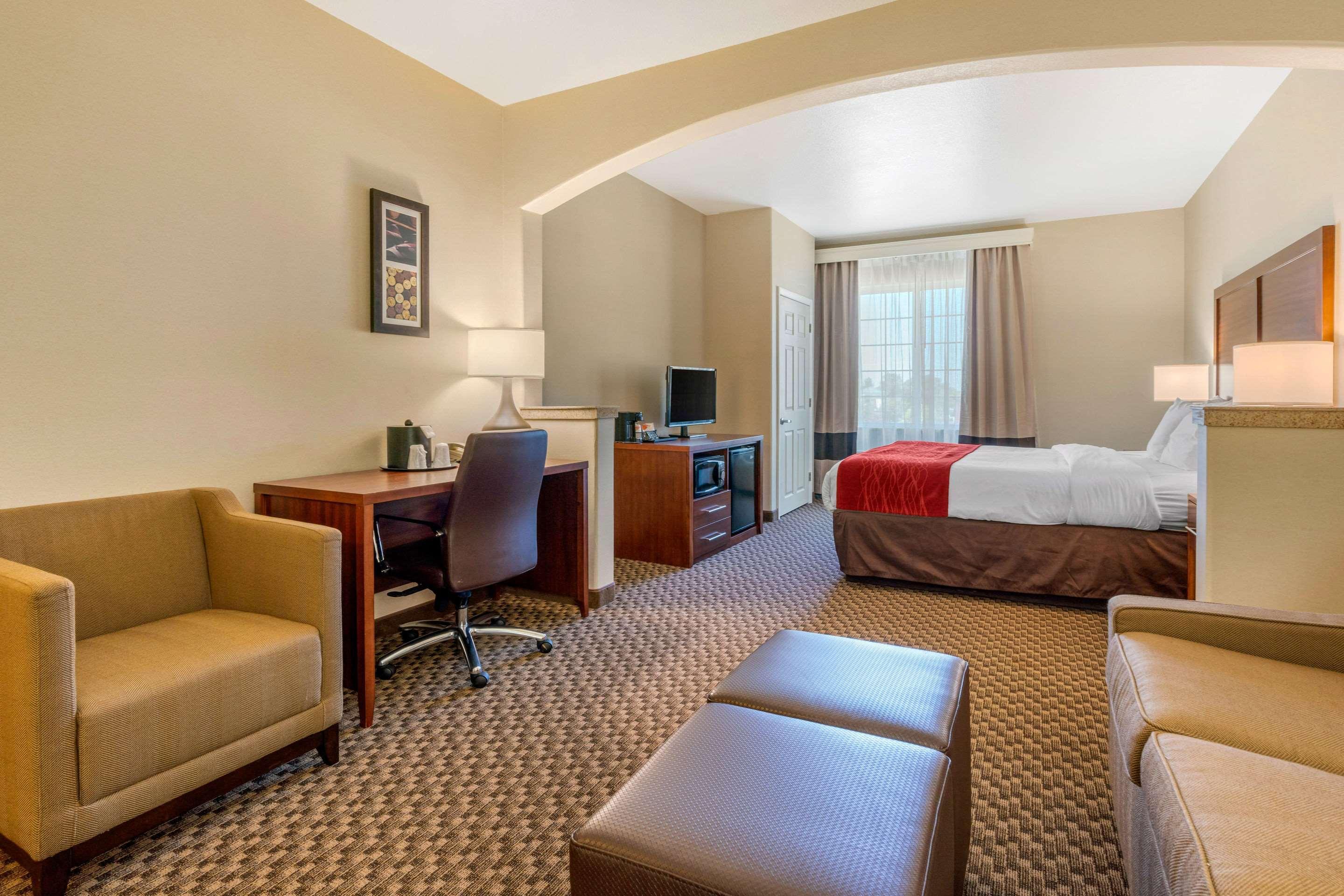 Comfort Inn & Suites Galt - Lodi North Extérieur photo