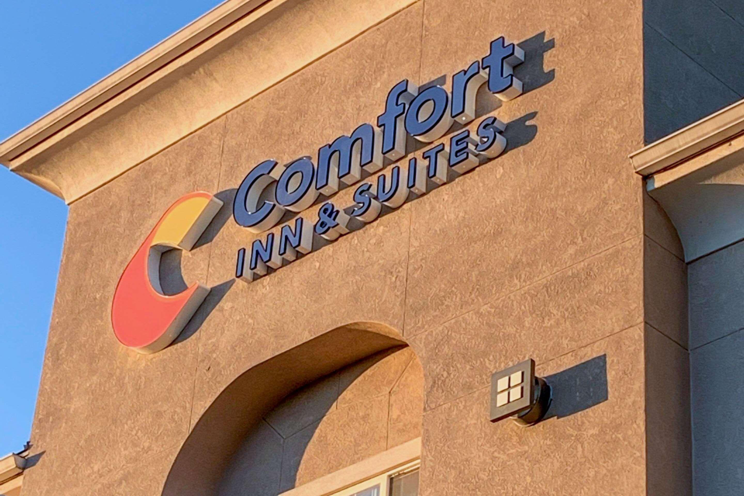 Comfort Inn & Suites Galt - Lodi North Extérieur photo