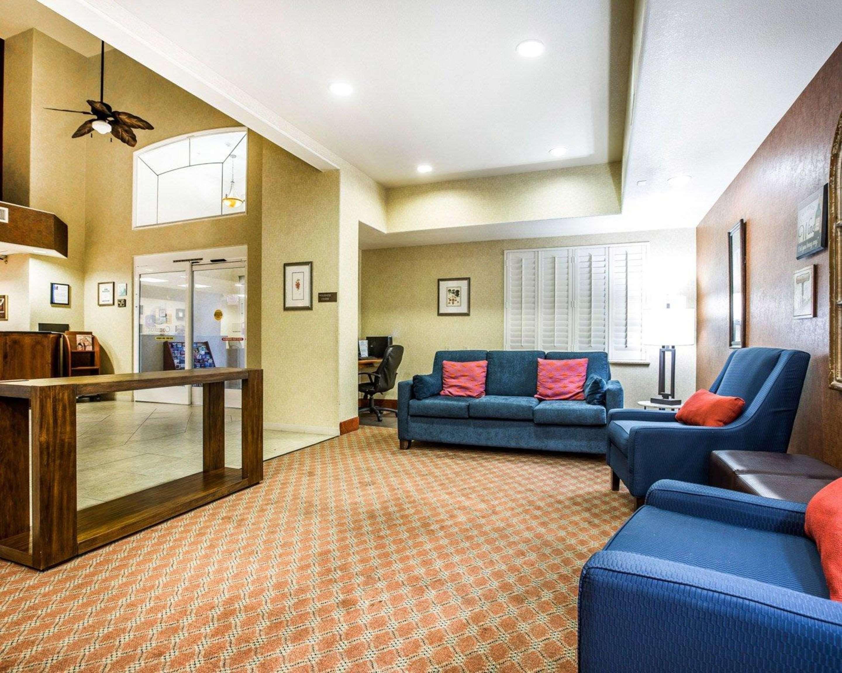 Comfort Inn & Suites Galt - Lodi North Extérieur photo