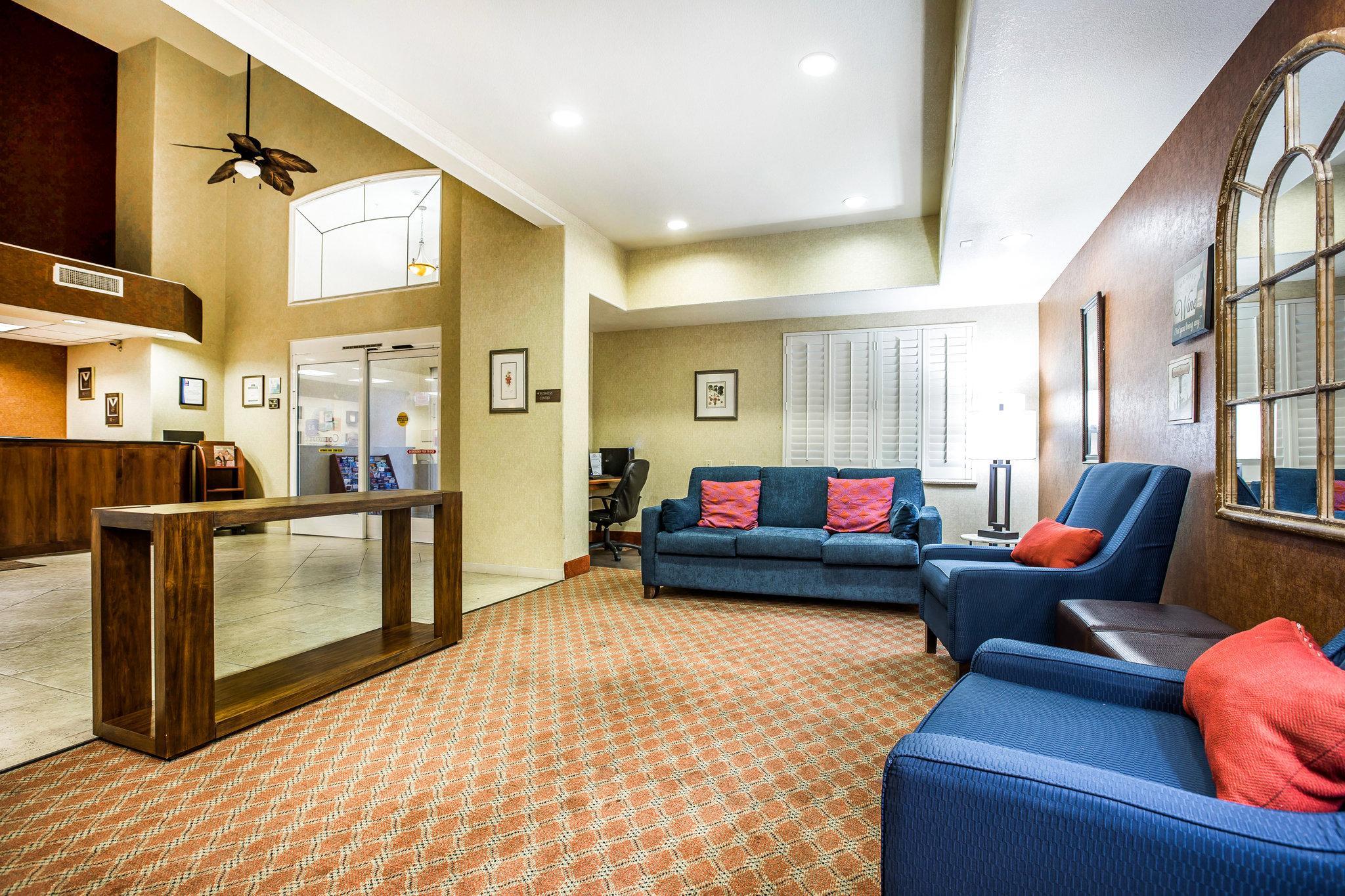 Comfort Inn & Suites Galt - Lodi North Extérieur photo